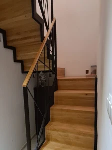 Wangentreppe geschlossen-wangentreppe mit Setzstufen