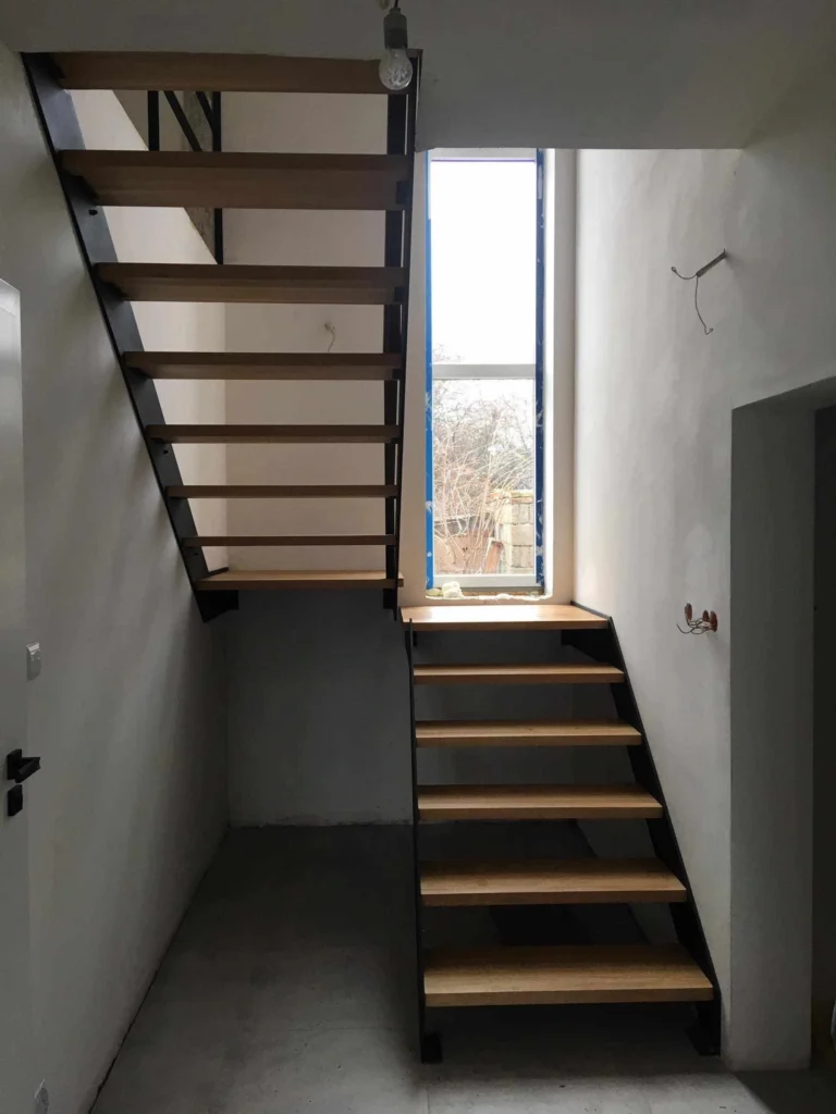 holztreppe 1 2 gewandelt - goodweld Zweiholmtreppe - stahlwangentreppe innen-Aufgesattelte Wangentreppen: Vorteile und Design