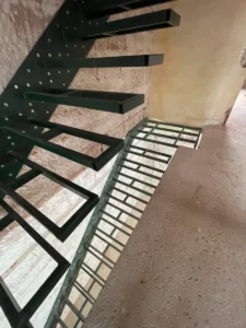 kragarmtreppe-montage-unterkonstruktion