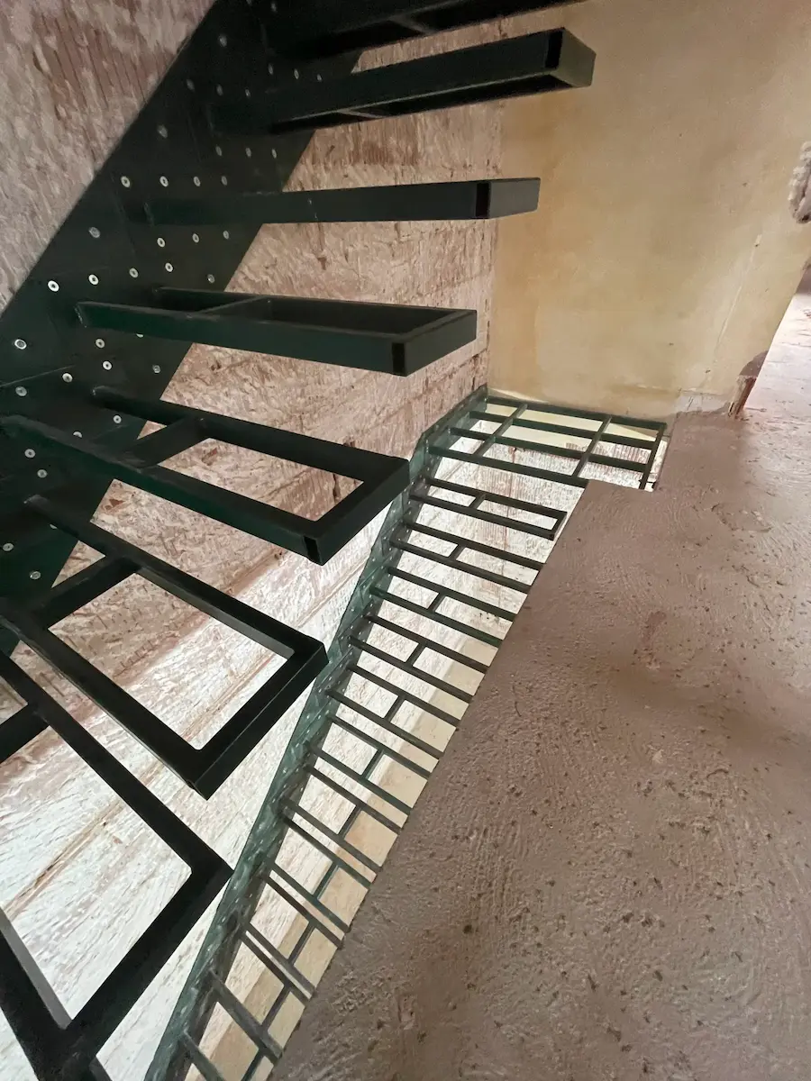 kragarmtreppe-montage-unterkonstruktion