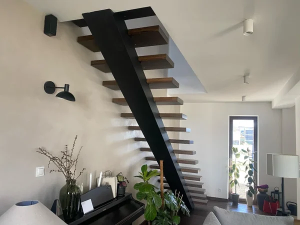 Mittelholmtreppe mit verdeckte Befestigung