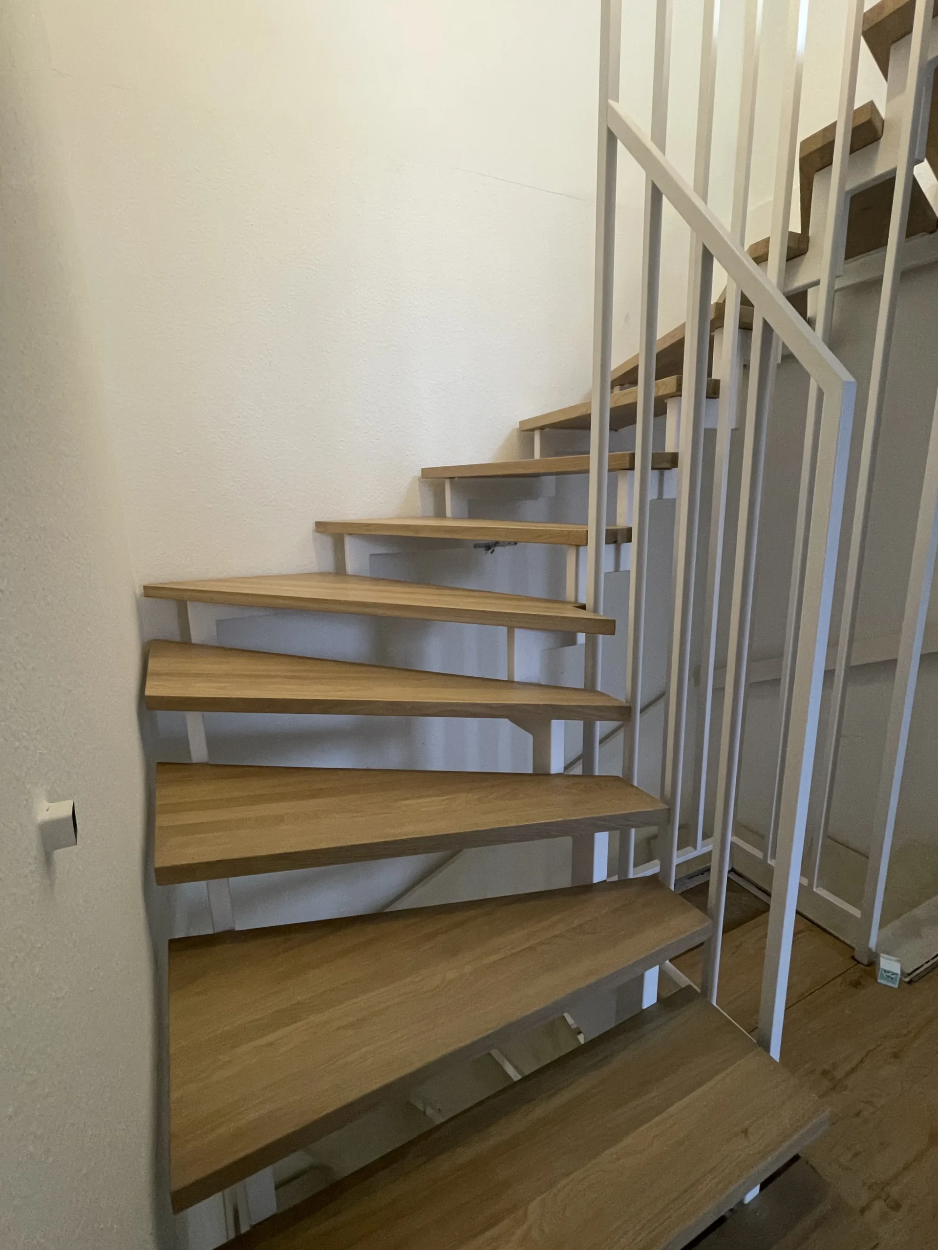 wangentreppe mit helle Stufen